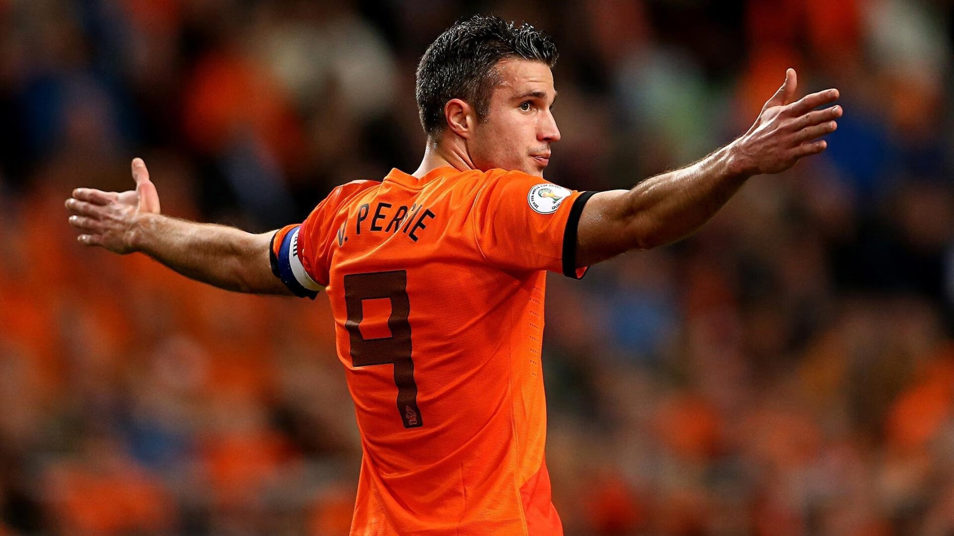 足球赛场焦点！荷兰队对阵英格兰队，体能极限考验，赛场硬仗一触即发